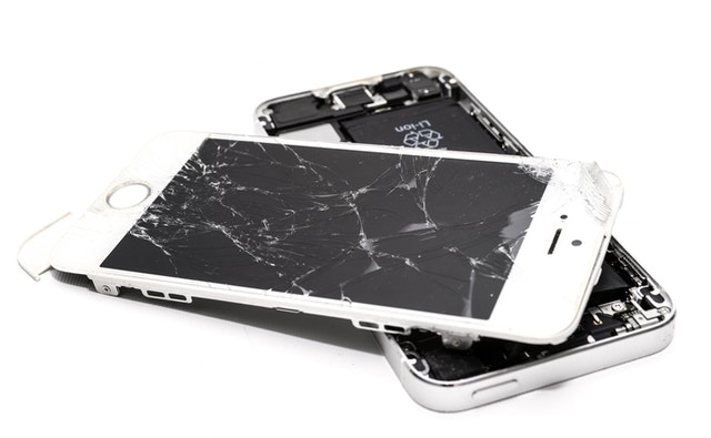 Je iphone zelf repareren of laten repareren?